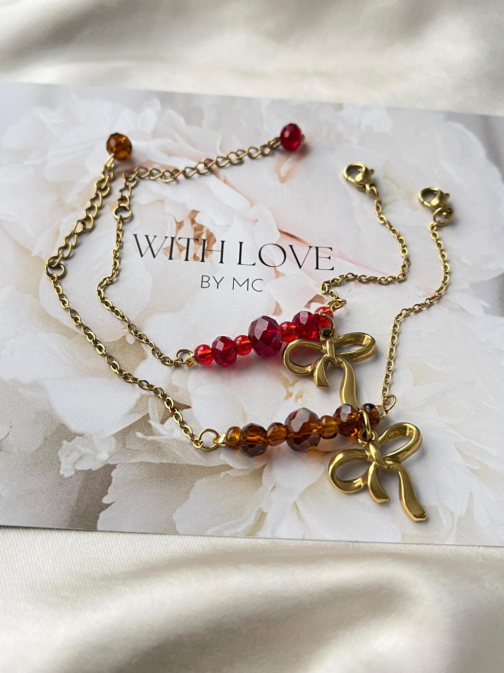 Handgemaakte glas kralen armband – Bow, Heart, bruin & burgundy red, 18K Gold Plated