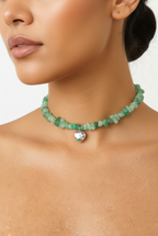 Aventurine Choker op Mia – definitieve versie