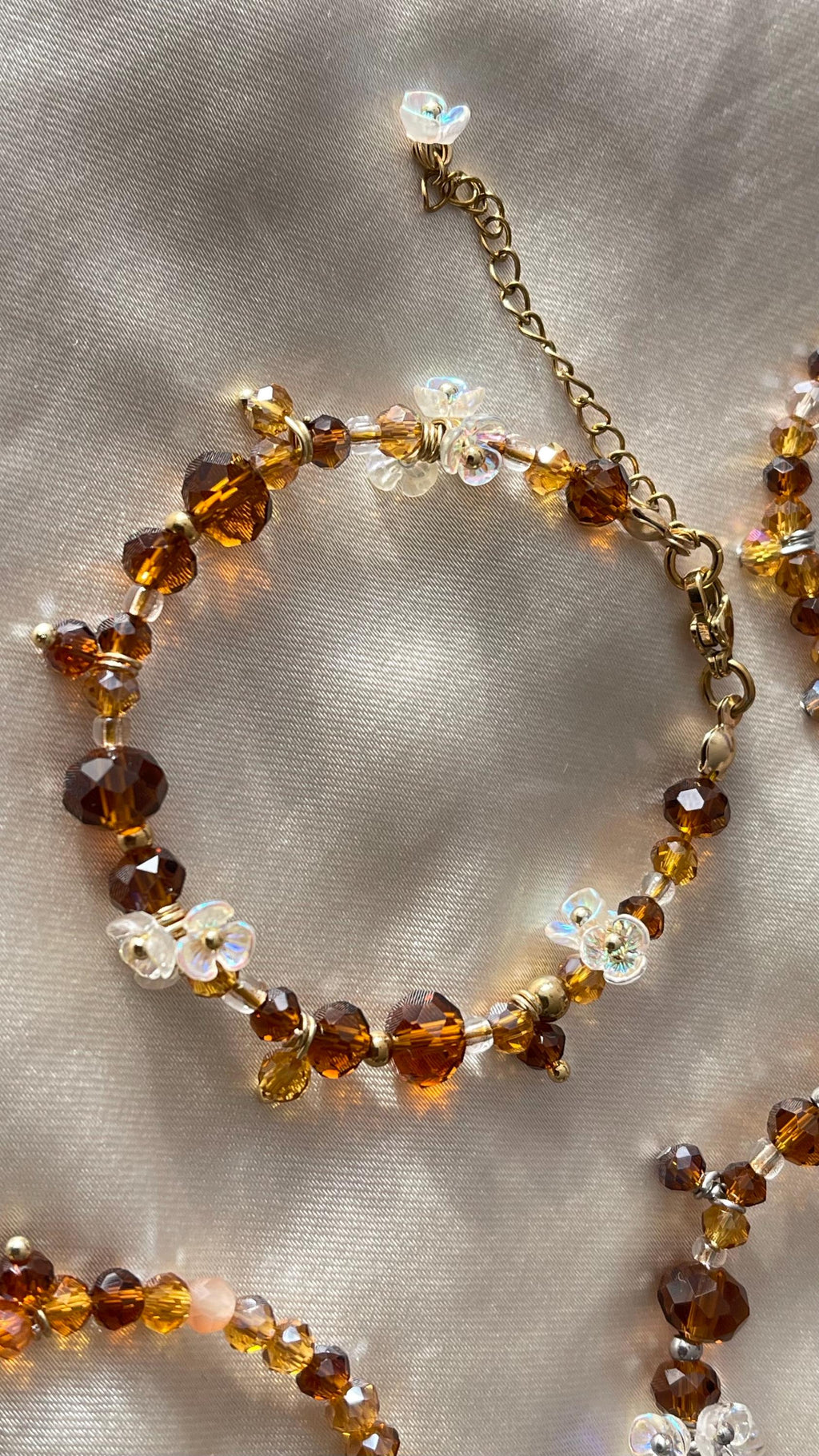 Handgemaakt Armbandjes – Bruin Caramel Glasparels, Stainless Steel & Gold Plated ( zilver of goud )