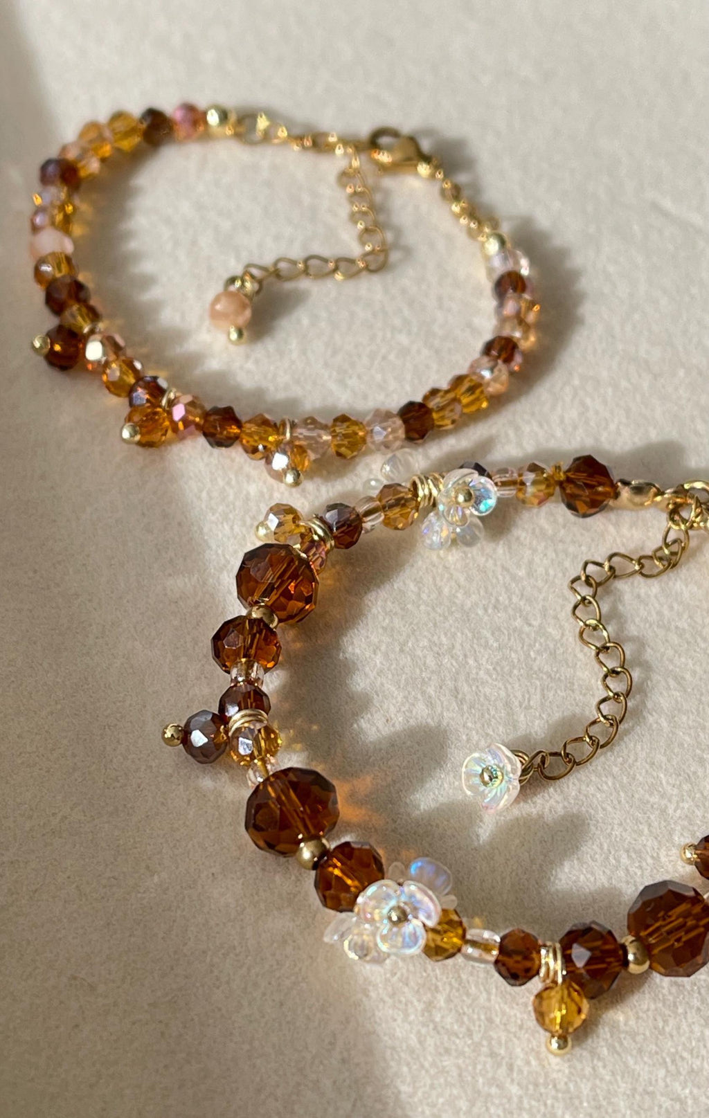 Handgemaakt Armbandjes – Bruin Caramel Glasparels, Stainless Steel & Gold Plated ( zilver of goud )